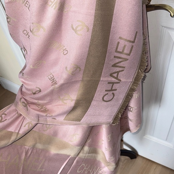 Pink and Gold Scarf - Picture 4 of 17